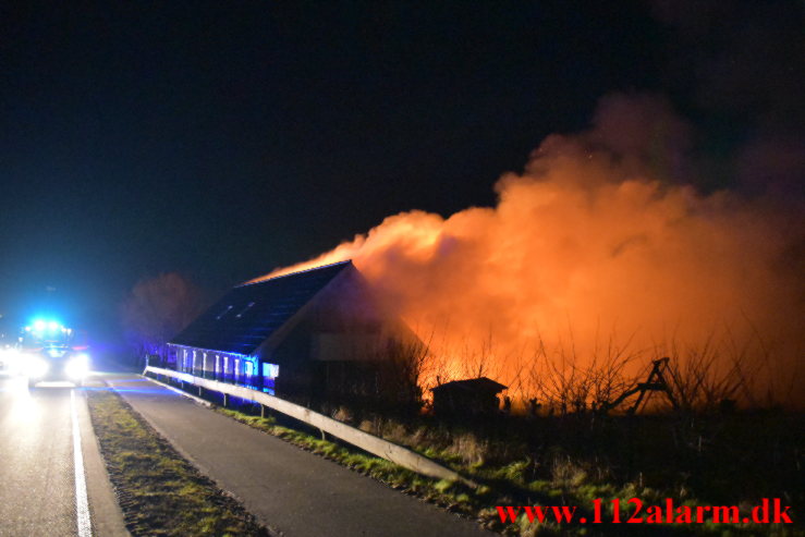 Voldsom brand i fyrrum. Fredericiavej ved Skærup. 14/01-2022. KL. 21:57.