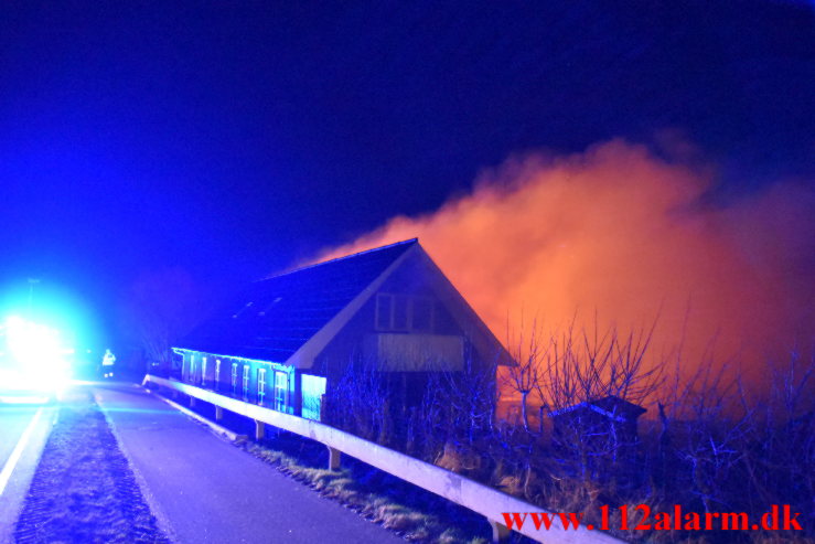 Voldsom brand i fyrrum. Fredericiavej ved Skærup. 14/01-2022. KL. 21:57.