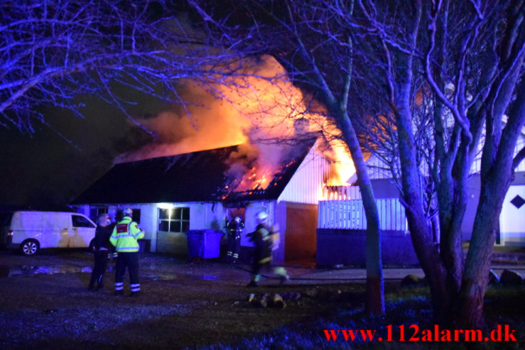 Voldsom brand i fyrrum. Fredericiavej ved Skærup. 14/01-2022. KL. 21:57.