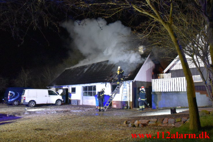 Voldsom brand i fyrrum. Fredericiavej ved Skærup. 14/01-2022. KL. 21:57.