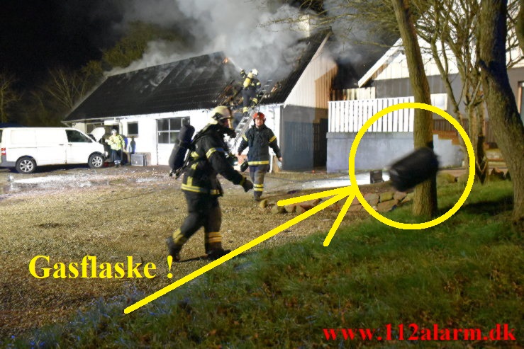 Voldsom brand i fyrrum. Fredericiavej ved Skærup. 14/01-2022. KL. 21:57.