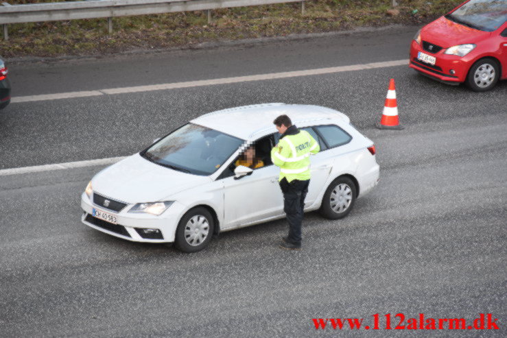 Lastbil spærret motorvejen. Østjyske Motorvej ved Vejle. 02/02-2022. KL. 07:15.