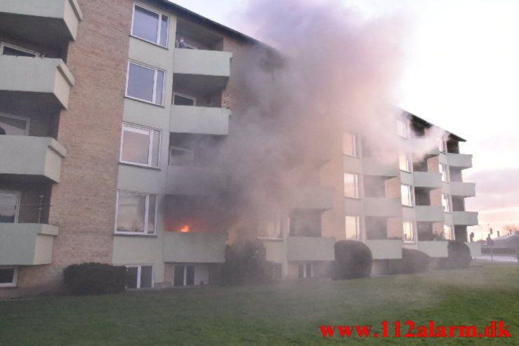 Dramatisk brand i lejlighed. Finlandsvej 6 i Vejle. 12/02-2022. KL. 07:48.