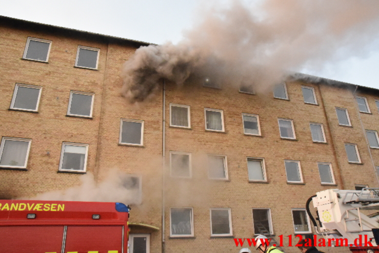 Dramatisk brand i lejlighed. Finlandsvej 6 i Vejle. 12/02-2022. KL. 07:48.