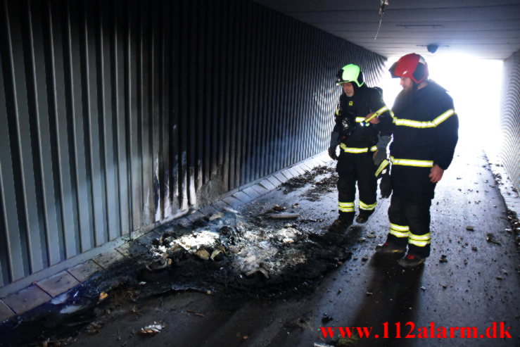 Påsat brand i tunnel. Grønlandsvej i Vejle. 15/02-2022. KL. 11:08.