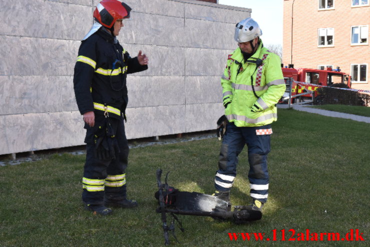 El Løbehjul skyld i brand i lejlighed. Pilevænget i Vejle. 07/03-2022. Kl. 12:52.