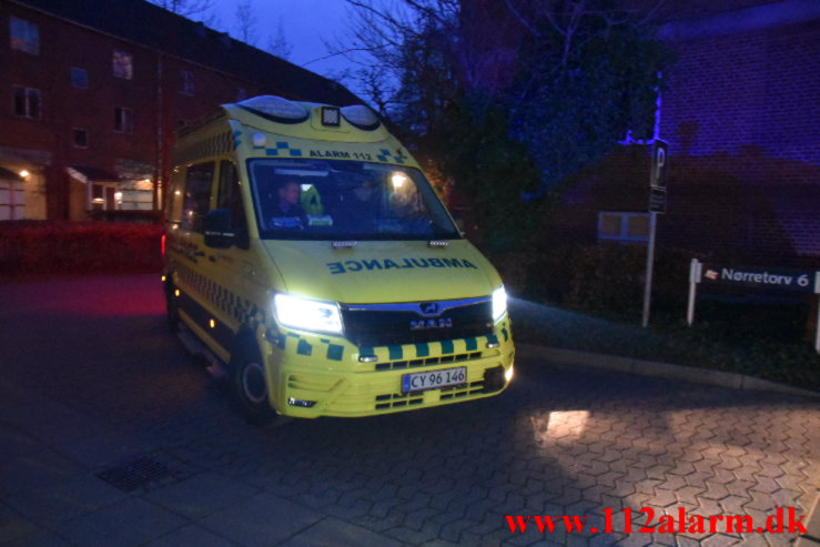 En person er kommet alvorligt til skade. Kalkbrænderivej i Vejle. 14/03-2022. KL. 18:30.