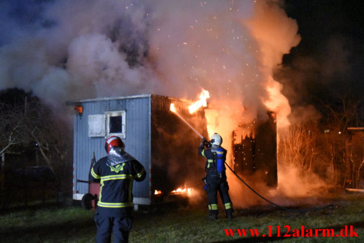 Ild i Kolonihavehus. Borchs Alle i Vejle. 25/03-2022. Kl. 00:07.