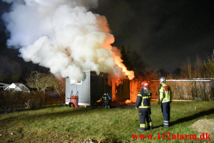 Ild i Kolonihavehus. Borchs Alle i Vejle. 25/03-2022. Kl. 00:07.