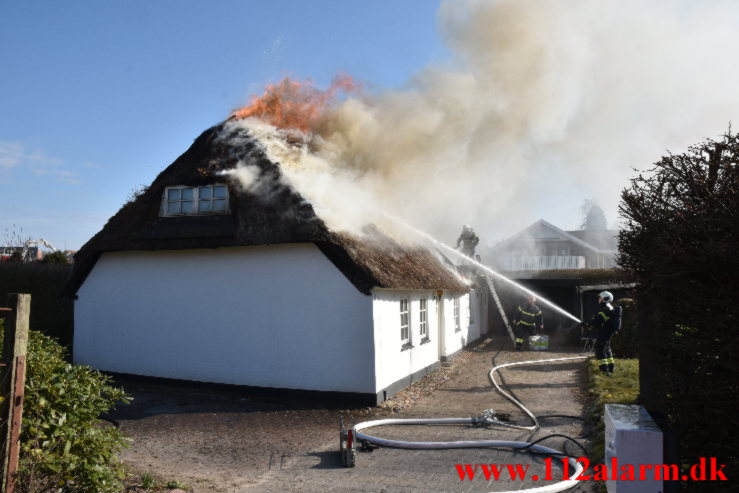 Uforsigtighed med gasbrænder skyld i ville brand. Vindingvej I Vejle. 25/03-2022. KL. 09:39.