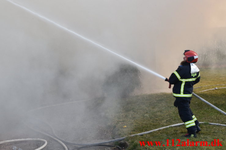 Uforsigtighed med gasbrænder skyld i ville brand. Vindingvej I Vejle. 25/03-2022. KL. 09:39.