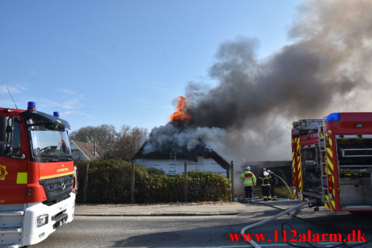 Uforsigtighed med gasbrænder skyld i ville brand. Vindingvej I Vejle. 25/03-2022. KL. 09:39.