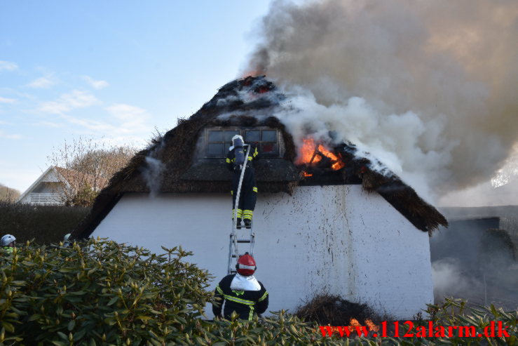 Uforsigtighed med gasbrænder skyld i ville brand. Vindingvej I Vejle. 25/03-2022. KL. 09:39.