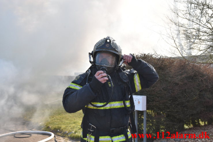 Uforsigtighed med gasbrænder skyld i ville brand. Vindingvej I Vejle. 25/03-2022. KL. 09:39.