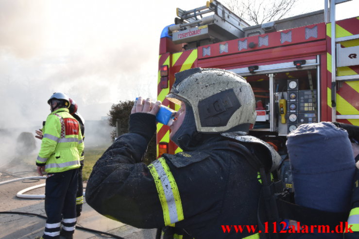 Uforsigtighed med gasbrænder skyld i ville brand. Vindingvej I Vejle. 25/03-2022. KL. 09:39.