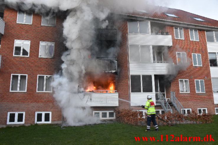 Kraftig brand i Lejlighed. Pilevænget i Vejle. 04/04-2022. Kl. 19:51.