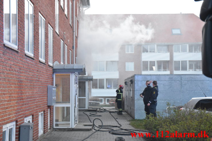 Kraftig brand i Lejlighed. Pilevænget i Vejle. 04/04-2022. Kl. 19:51.