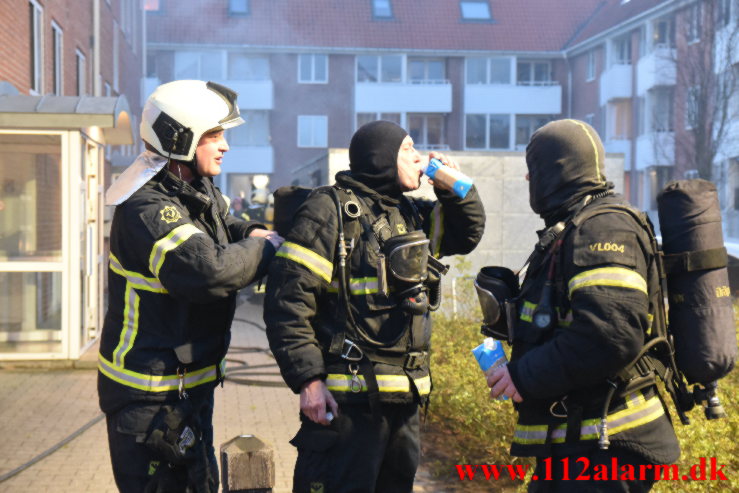 Kraftig brand i Lejlighed. Pilevænget i Vejle. 04/04-2022. Kl. 19:51.