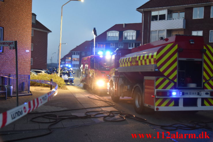 Kraftig brand i Lejlighed. Pilevænget i Vejle. 04/04-2022. Kl. 19:51.