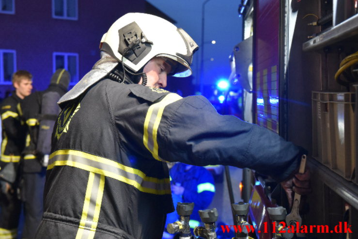 Kraftig brand i Lejlighed. Pilevænget i Vejle. 04/04-2022. Kl. 19:51.