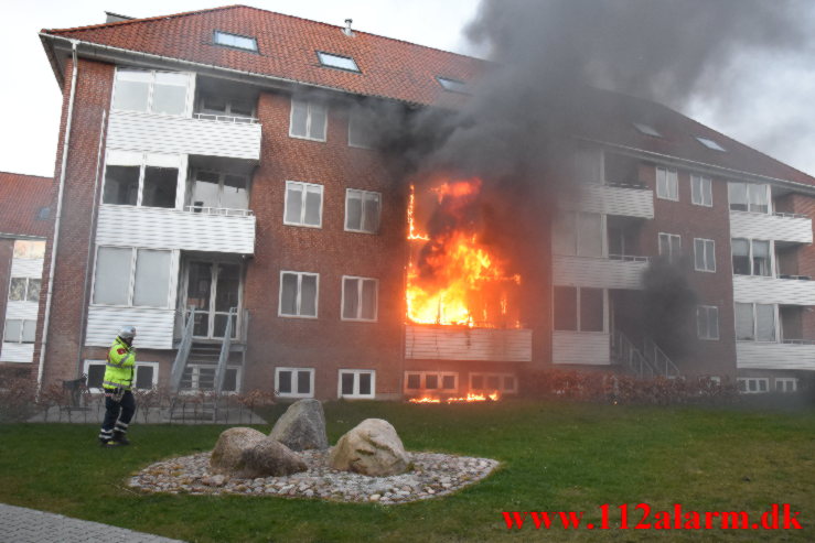 Kraftig brand i Lejlighed. Pilevænget i Vejle. 04/04-2022. Kl. 19:51.