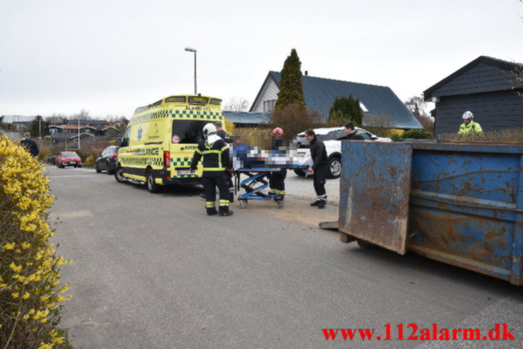 Kom i klemme da maskinen væltede. Hermesvej i Vejle. 12:04:2022. Kl. 09:12.