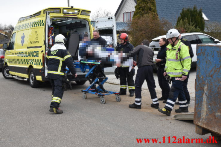 Kom i klemme da maskinen væltede. Hermesvej i Vejle. 12:04:2022. Kl. 09:12.