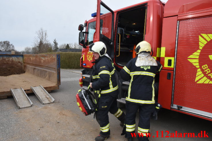 Kom i klemme da maskinen væltede. Hermesvej i Vejle. 12:04:2022. Kl. 09:12.