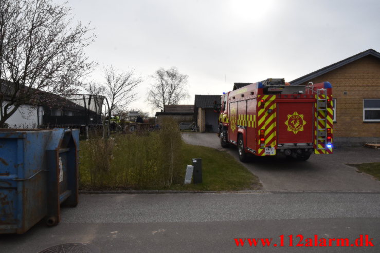 Kom i klemme da maskinen væltede. Hermesvej i Vejle. 12:04:2022. Kl. 09:12.