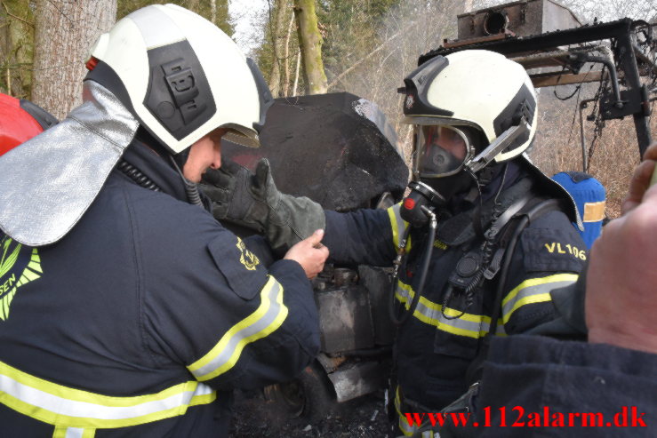 Ild i fejemaskine. Munkebjerg Munkebjergvej. 13/04-2022. KL. 09:26.