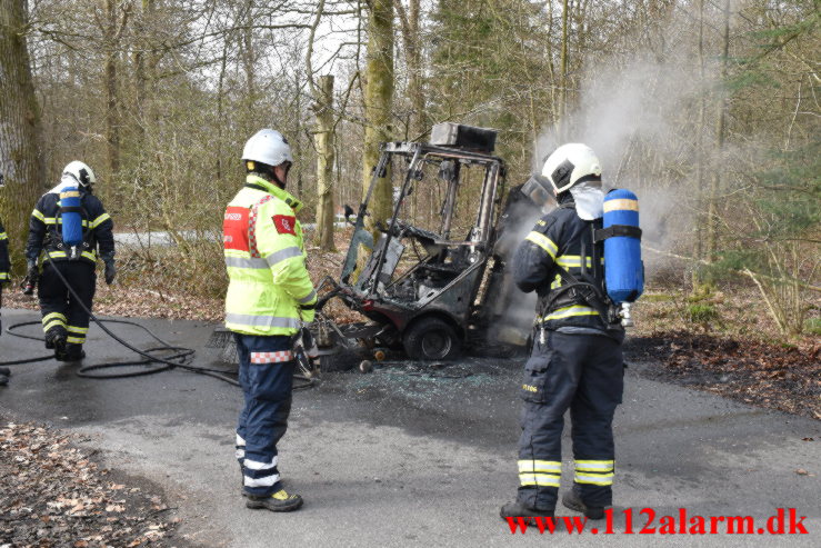 Ild i fejemaskine. Munkebjerg Munkebjergvej. 13/04-2022. KL. 09:26.