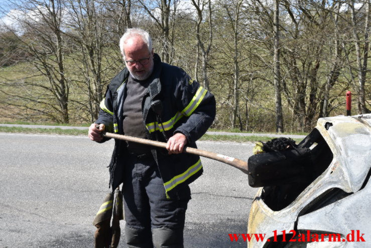 Opel Corsa gik op i flammer. Ribe Landevej ved Nørre Vilstrup. 23/04-2022. KL. 12:42.