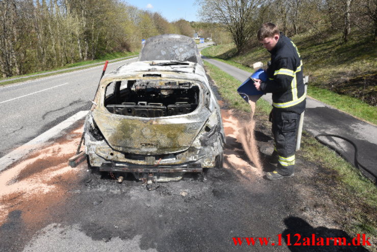 Opel Corsa gik op i flammer. Ribe Landevej ved Nørre Vilstrup. 23/04-2022. KL. 12:42.