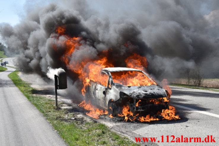 Opel Corsa gik op i flammer. Ribe Landevej ved Nørre Vilstrup. 23/04-2022. KL. 12:42.