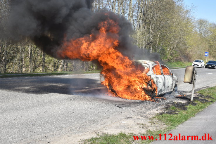 Opel Corsa gik op i flammer. Ribe Landevej ved Nørre Vilstrup. 23/04-2022. KL. 12:42.