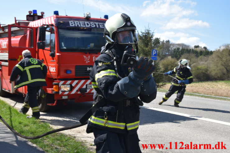 Opel Corsa gik op i flammer. Ribe Landevej ved Nørre Vilstrup. 23/04-2022. KL. 12:42.