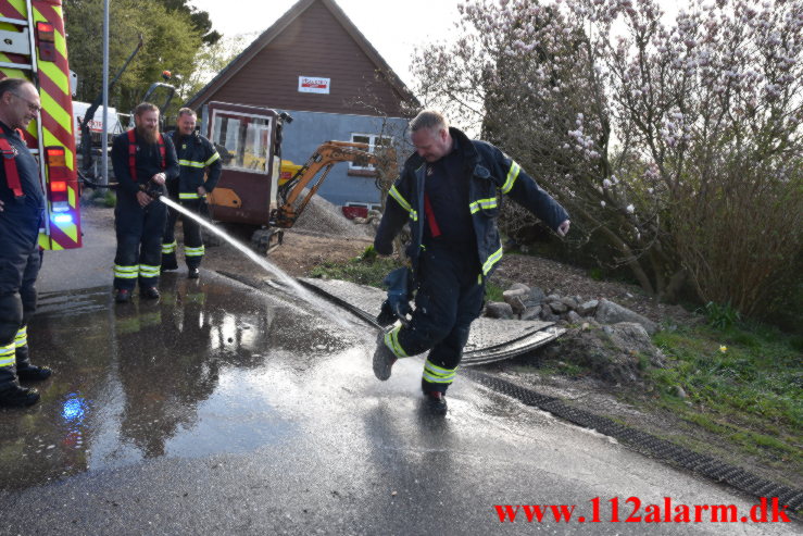 En person kom i klemme. Lerbækvej i Vejle. 24/04-2022. KL. 08:12.