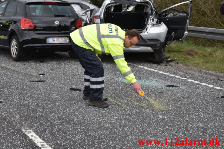 4 biler i trafikuheld. Rute 30 ud for Ølholm. 29/04-2022. Kl. 15:34.