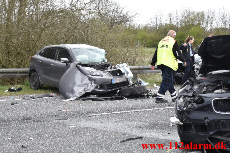 4 biler i trafikuheld. Rute 30 ud for Ølholm. 29/04-2022. Kl. 15:34.