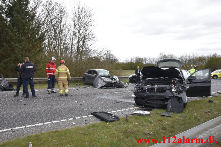 4 biler i trafikuheld. Rute 30 ud for Ølholm. 29/04-2022. Kl. 15:34.