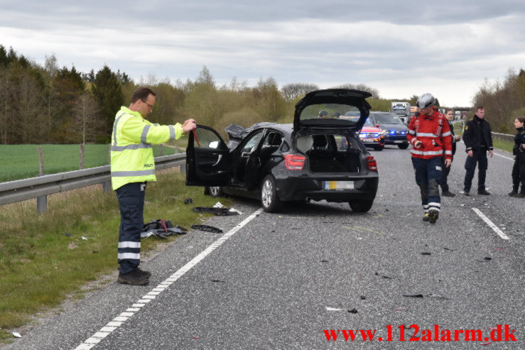 4 biler i trafikuheld. Rute 30 ud for Ølholm. 29/04-2022. Kl. 15:34.