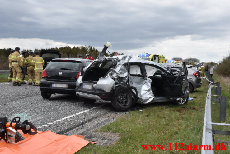 4 biler i trafikuheld. Rute 30 ud for Ølholm. 29/04-2022. Kl. 15:34.