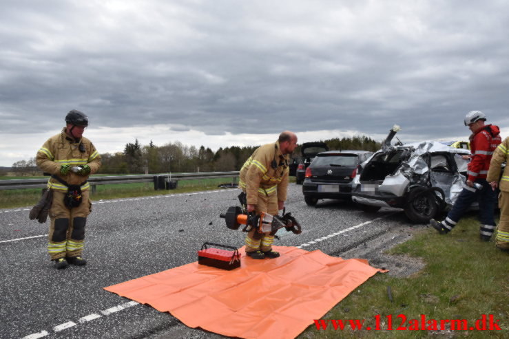 4 biler i trafikuheld. Rute 30 ud for Ølholm. 29/04-2022. Kl. 15:34.