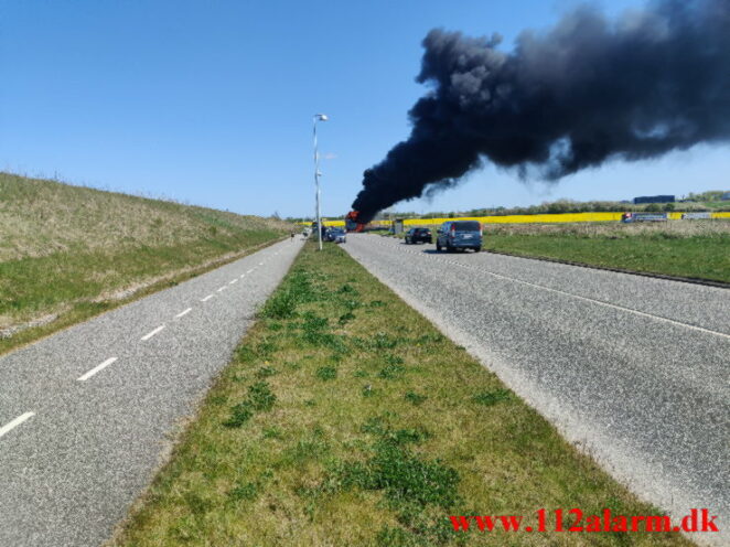 Brand i en varevogn. Viborgvej ved Hornstrup Mølleby. 08/05-2022. Kl. 13:39.