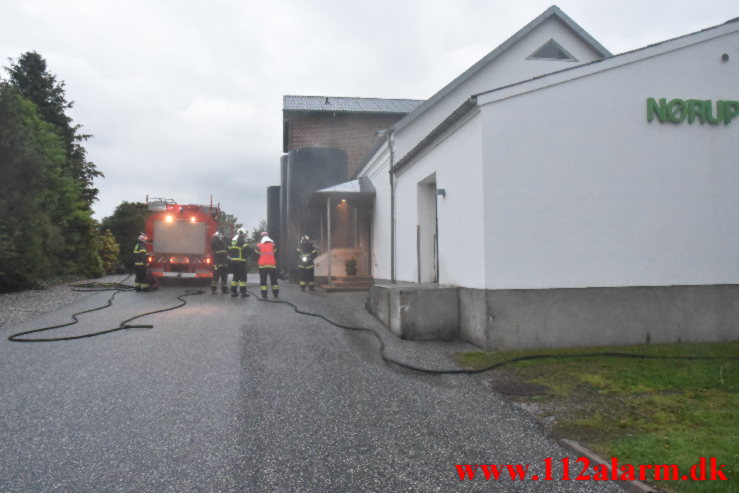 Ild i Nørup Mejeri. Billundvej 33 Ny Nørup. 24/05-2022. KL. 21:19.