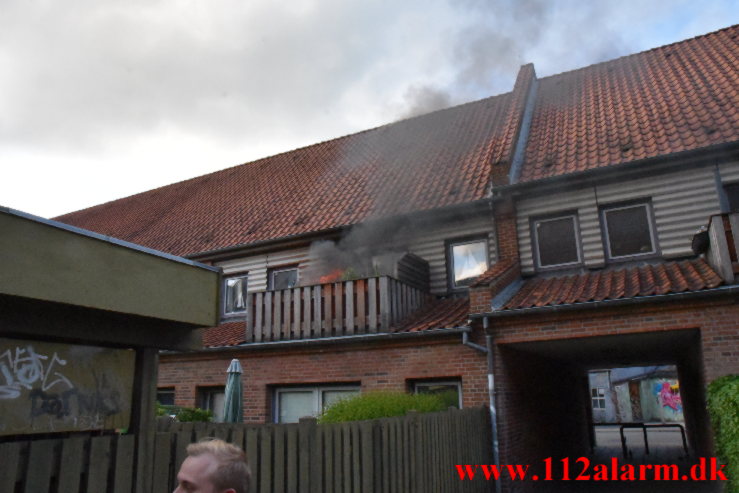 Brand i altanen. Tønnesgade 13 i Vejle. 26/05-2022. KL. 20:24.