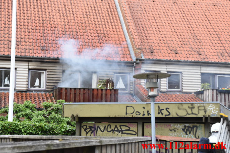 Brand i altanen. Tønnesgade 13 i Vejle. 26/05-2022. KL. 20:24.