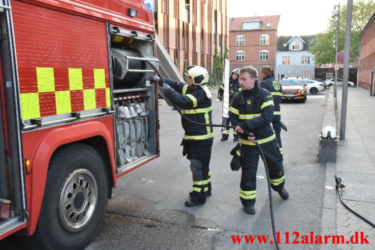 Brand i altanen. Tønnesgade 13 i Vejle. 26/05-2022. KL. 20:24.