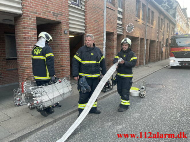 Brand i altanen. Tønnesgade 13 i Vejle. 26/05-2022. KL. 20:24.