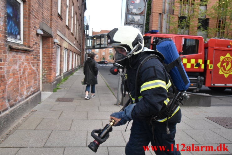 Brand i altanen. Tønnesgade 13 i Vejle. 26/05-2022. KL. 20:24.